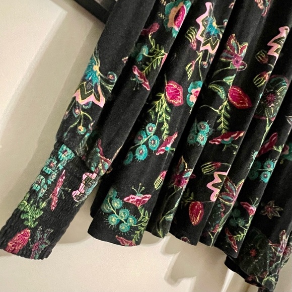 Context Paisley and Floral Black Blouse - Picture 3 of 6